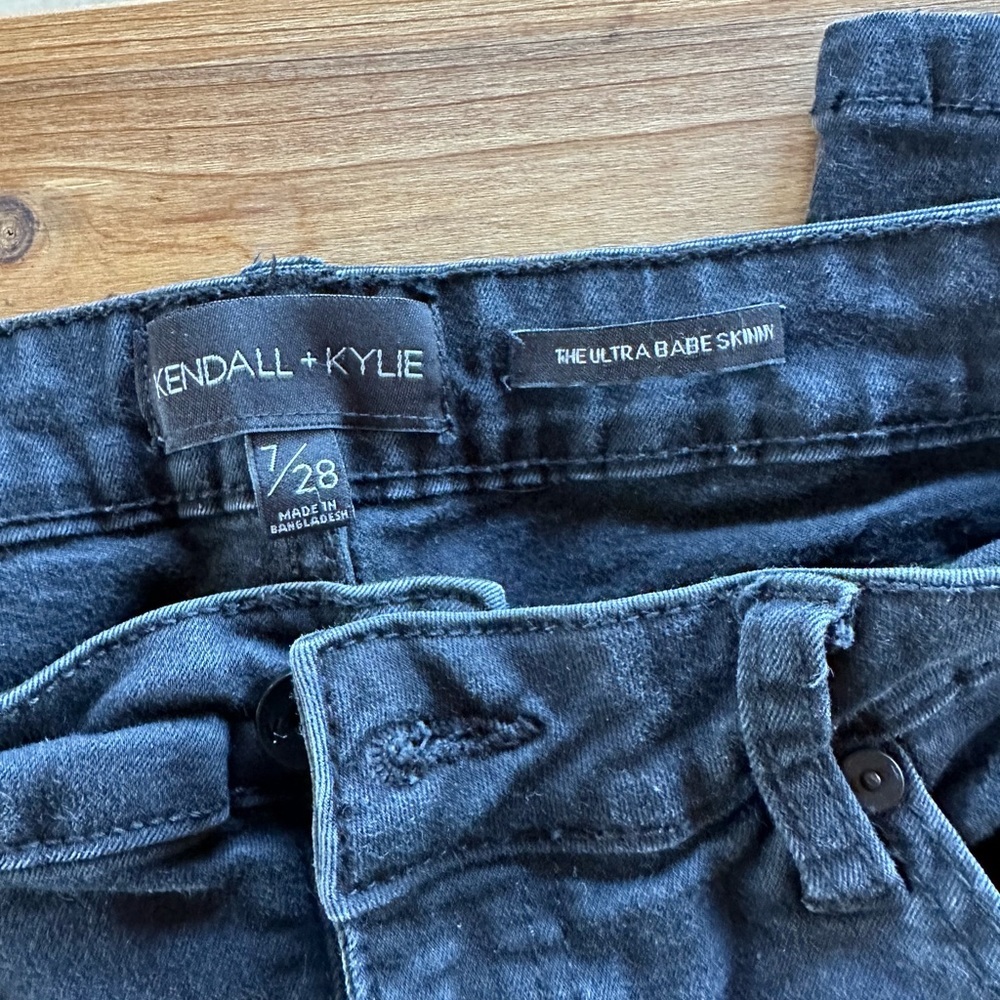 KENDALL & KYLIE JEANS - Picture 4 of 4